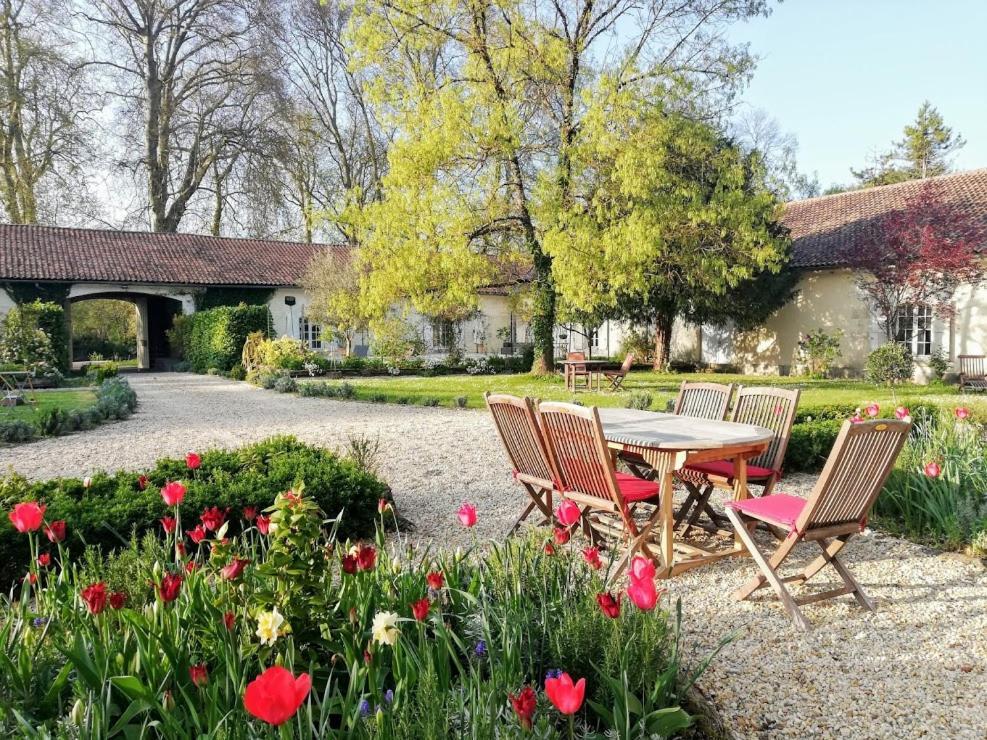 Le Domaine Des Platanes Bed & Breakfast Bourg-Charente Luaran gambar