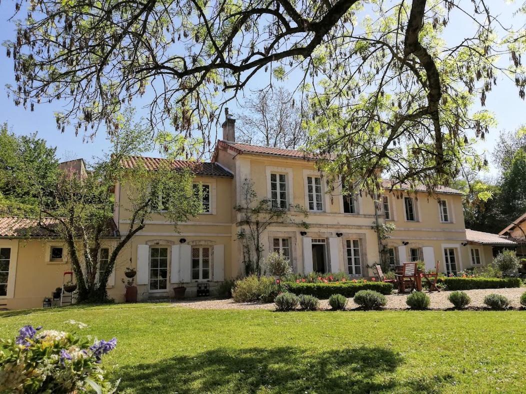 Le Domaine Des Platanes Bed & Breakfast Bourg-Charente Luaran gambar