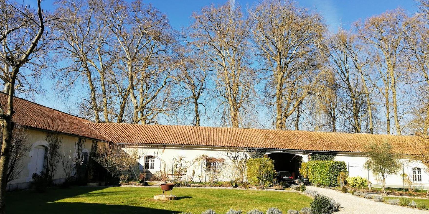 Le Domaine Des Platanes Bed & Breakfast Bourg-Charente Luaran gambar