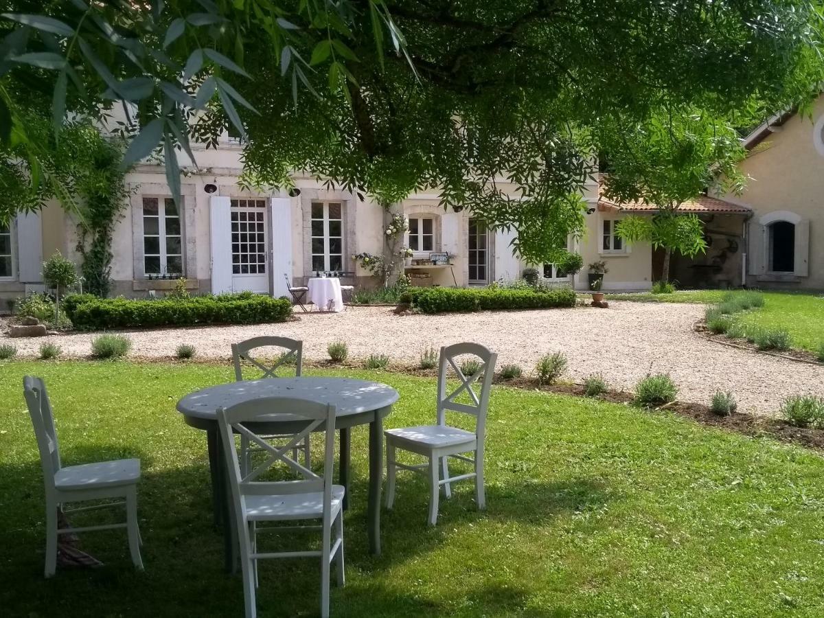 Le Domaine Des Platanes Bed & Breakfast Bourg-Charente Luaran gambar