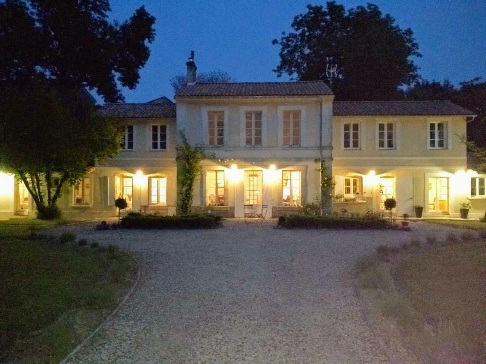 Le Domaine Des Platanes Bed & Breakfast Bourg-Charente Luaran gambar